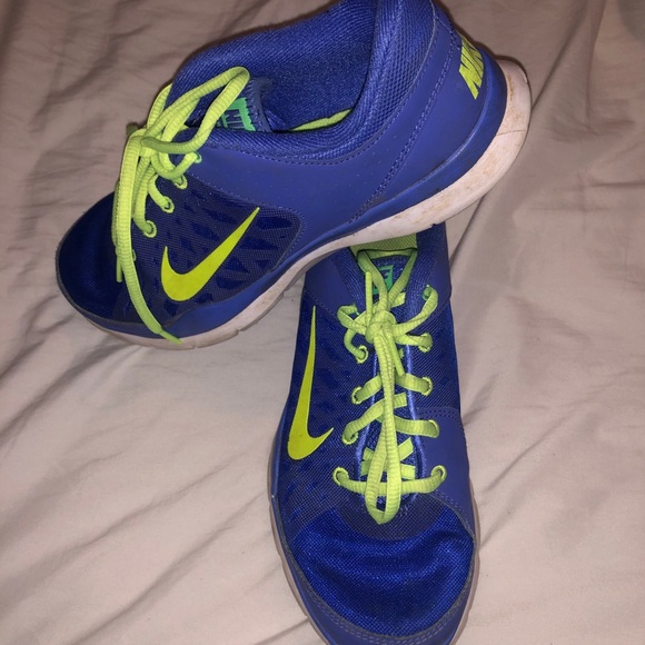 NIKE Running Shoe - Picture 2 of 7